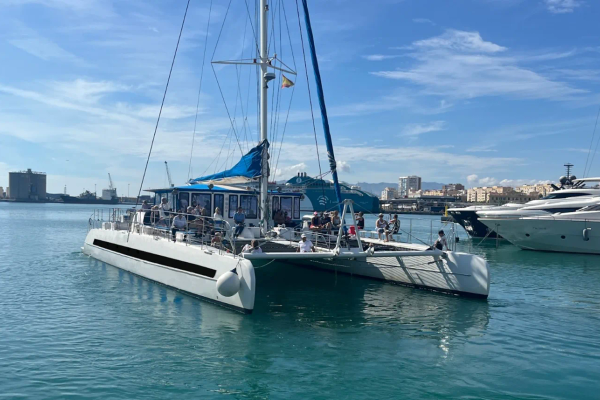 Alquiler catamarán grande Barcelona - Big Space, barco de eventos hasta 125 personas en el Port Olímpic