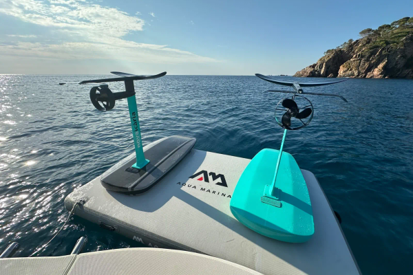 Sesión de e-foil en la Costa Brava – salida en barco privado desde Llafranc a una cala tranquila