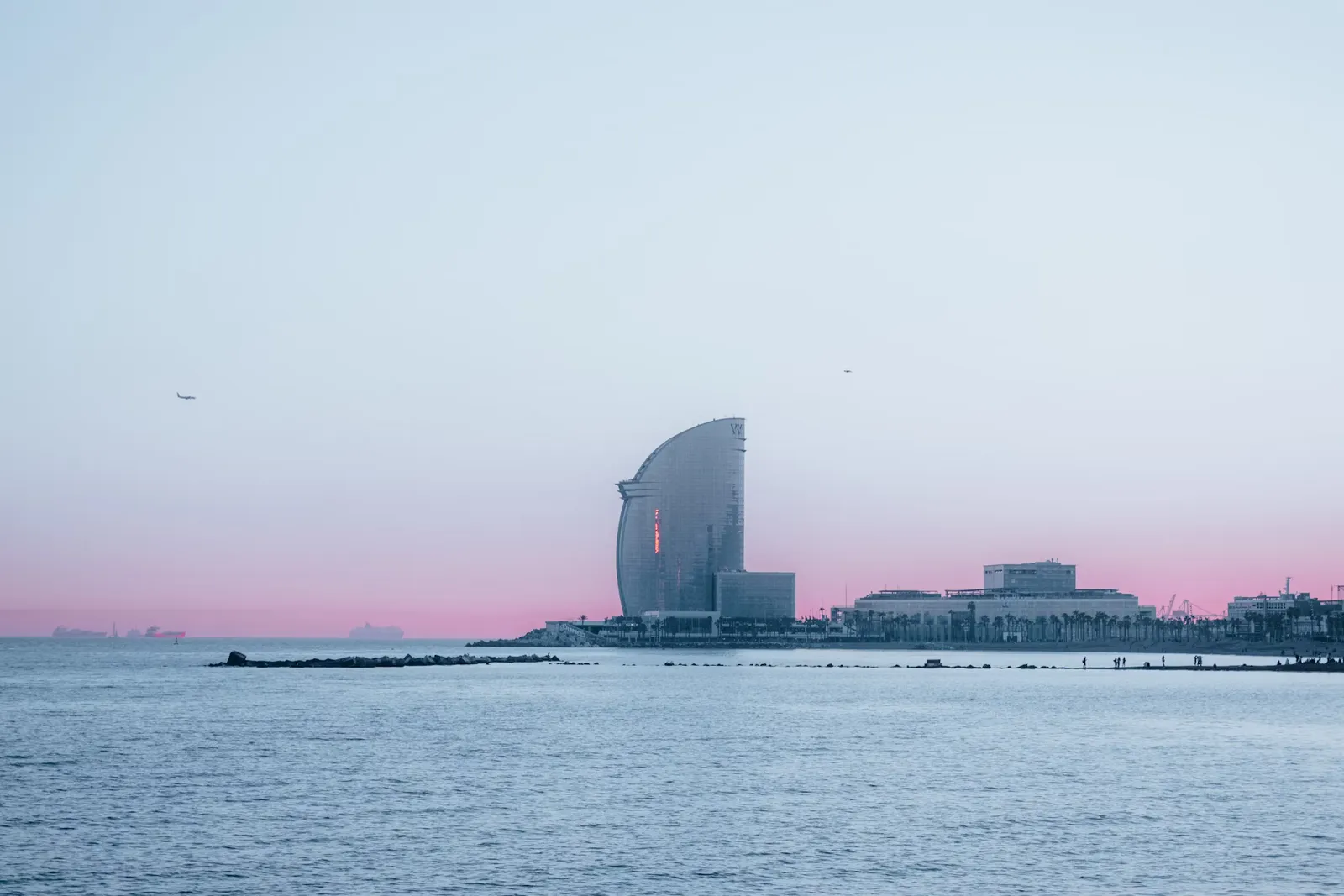 Sortie en voilier au coucher du soleil à Barcelone - heure dorée sur la Méditerranée