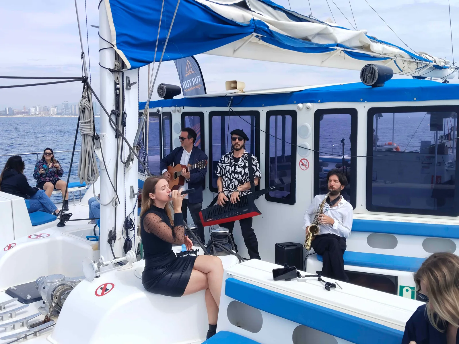 Catamarán Barcelona – espacio exterior para fiestas y eventos