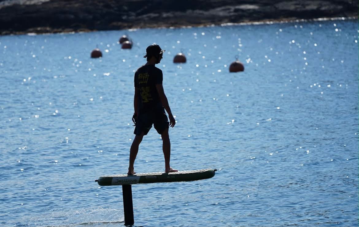 E-foil Costa Brava — planeando sobre el agua con tabla hidrofoil eléctrica